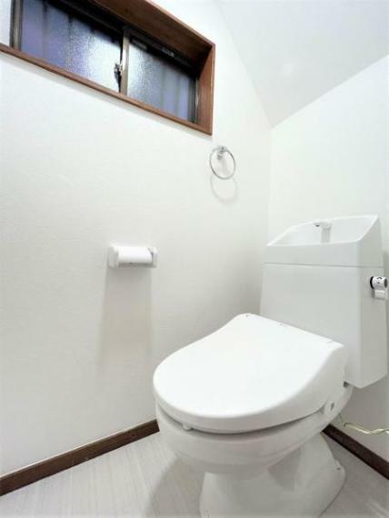 トイレ 【トイレ】トイレはジャニス製の温水洗浄機能付きに新品交換しました。