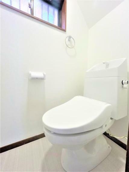 【トイレ】トイレはジャニス製の温水洗浄機能付きに新品交換しました。