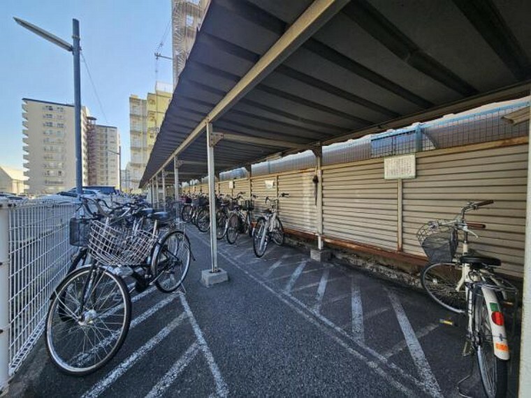 敷地内駐車場 整理された駐輪場で自転車の出し入れもらくらく！