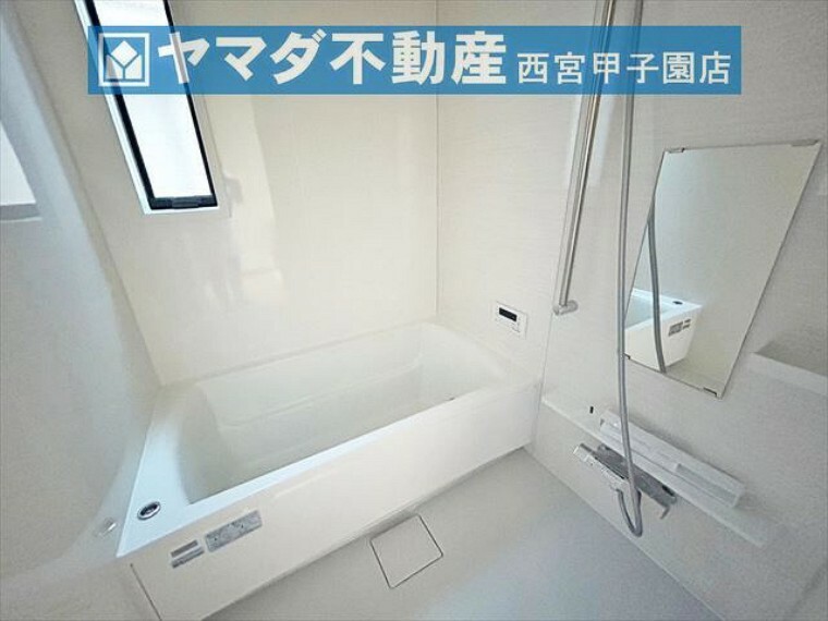 浴室 浴しちゅ暖房乾燥機付きのバスルーム。