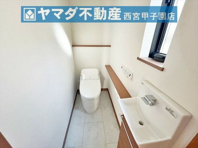 トイレ トイレは2カ所ございます。2階トイレは手洗いカウンター付きです。