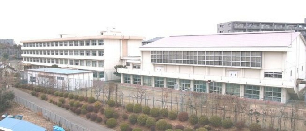 中学校 綾瀬市立北の台中学校 徒歩6分。