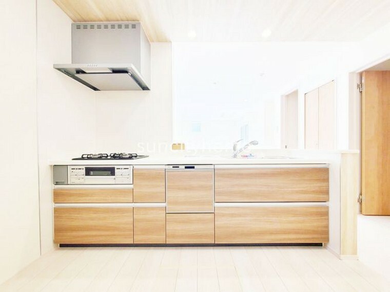 キッチン 作業スペースと収納を確保した使い勝手の良いシステムキッチンです。