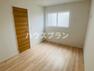 子供部屋 シンプルなデザインで家具も合わせやすい洋室は、明るく広々とした空間で、 さまざまなインテリアスタイルに調和します。
