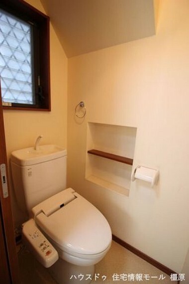 トイレ 2007年に温水洗浄便座へ新調済です。