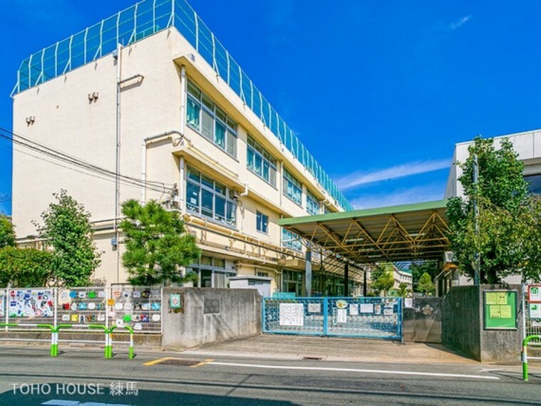 小学校 世田谷区立烏山小学校 190m