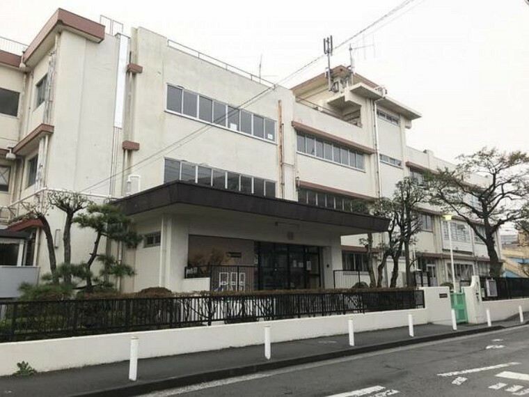 中学校 川崎市立臨港中学校 本校は戦後の経済復興の最中、日本鋼管を中心とする京浜工業地帯の発展とともに歩んできています。