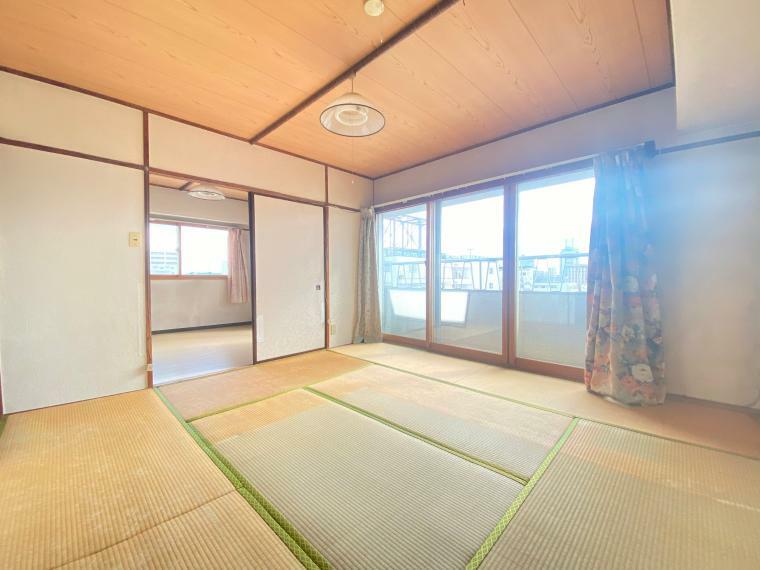 和室 【和室8帖】洋室と隣接しているのでライフスタイルに合わせて幅広い活用ができる嬉しい空間です。