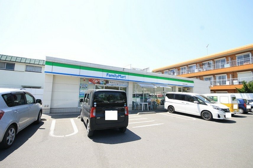 コンビニ ファミリーマート富士見公園前店