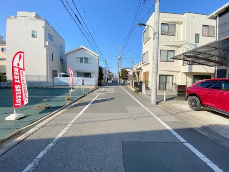 現況写真 ■前面道路は東側5.8m公道面で車庫入れもスムーズ