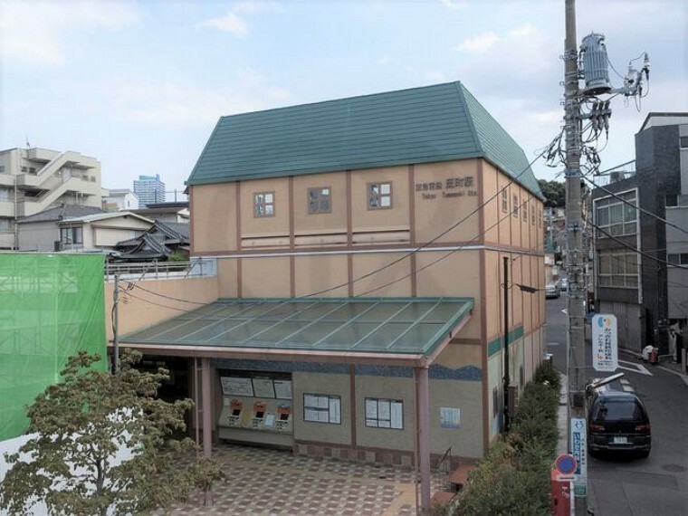 反町駅（東急 東横線） 徒歩4分。