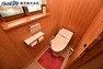 トイレ 【2階トイレ】タンクレストイレで空間を広く利用できます 温水洗浄便座機能付きです！