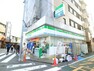 コンビニ ファミリーマート三軒茶屋一丁目店 　約350m