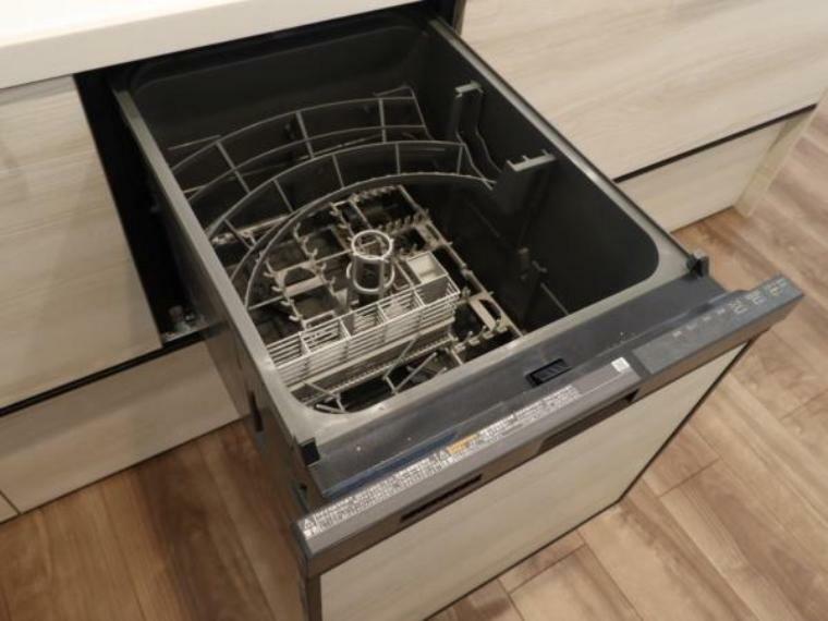 キッチン ビルトイン食洗器標準装備の対面式キッチン。