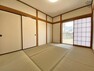 和室 6帖和室　リビングに隣接した和室は小さなお子様の遊び場や洗濯物を畳んだりとミセスコーナーとしても使えます。