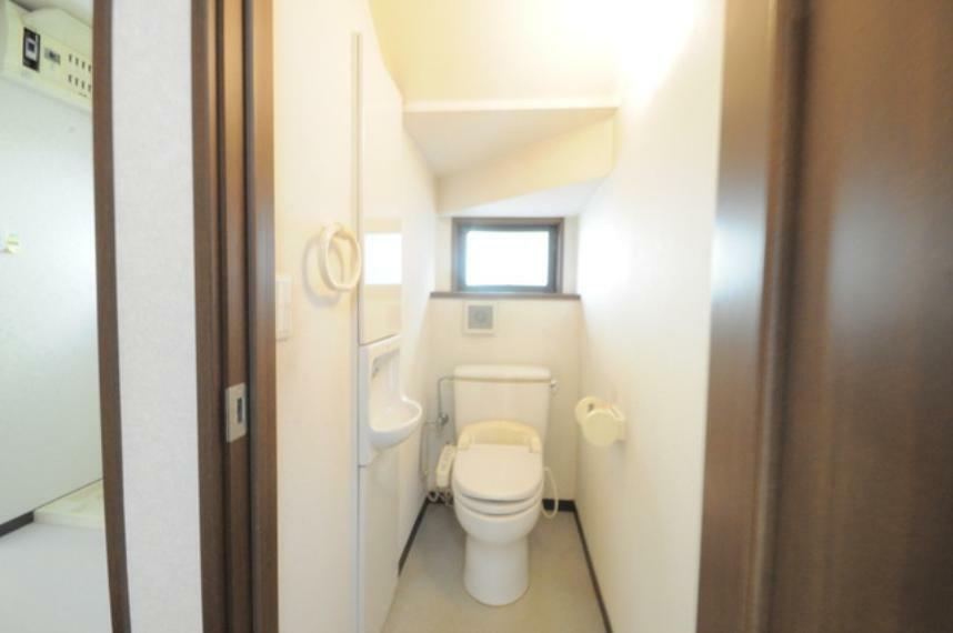 2階　ウォシュレット機能付トイレです。