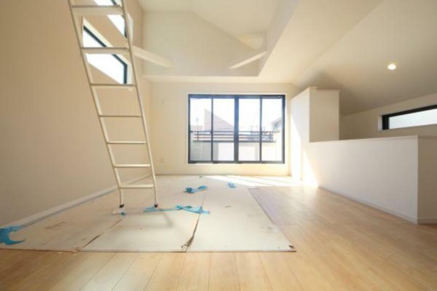 居間・リビング ■リビングとダイニングの2ヶ所に床暖房を完備