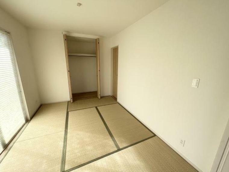 同仕様写真（内観） 【和室】LDKの続き間である和室は、扉を開けて開放的に！廊下にも移動可能です！（同仕様）