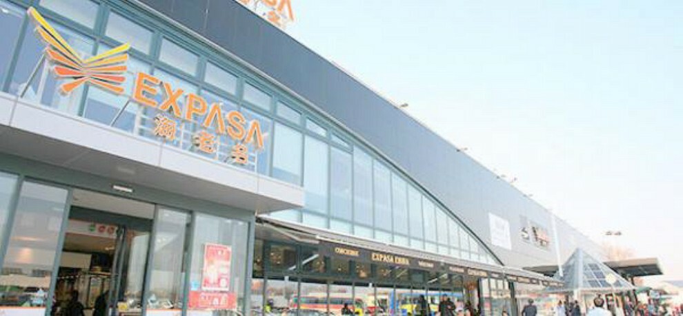 ショッピングセンター 【エクスパーサ　海老名】　神奈川県にある日本国内で1番の来場者数と売上を誇るキングオブサービスエリアになります。