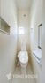 トイレ 「温水洗浄便座付きトイレ」1階と2階に完備されているトイレは快適な温水洗浄便座付です。清潔感のあるホワイトで統一。いつも清潔な空間であって頂けるよう配慮された造りです。
