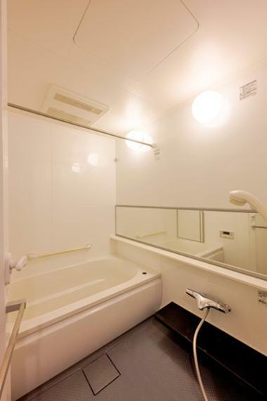浴室は広々1418サイズ。浴室乾燥機もございます。