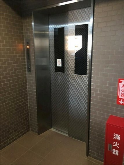 エントランスホール エレベーター