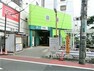 多彩なニーズに応えるスーパーなどの買い物施設が充実。