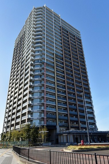 外観写真 二俣川駅まで徒歩約2分。地上29階建ての駅前タワーレジデンス「グレーシアタワー二俣川」の一室です。