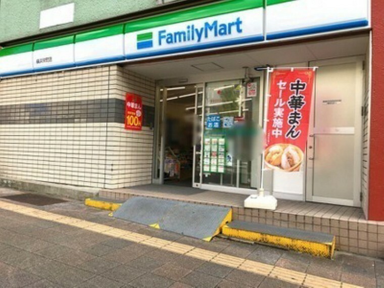 コンビニ ファミリーマート横浜栄町店