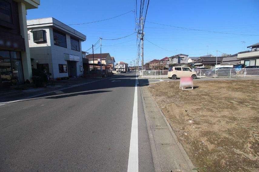 現況写真 分譲地南西側道路（2023年11月撮影）