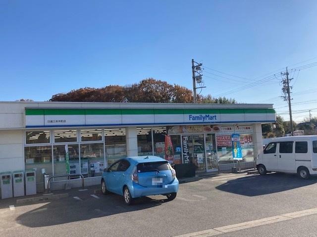 コンビニ ファミリーマート日進三本木町店