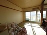 和室 和室6帖:バルコニーに面したお部屋は日当たり、通風良好です！