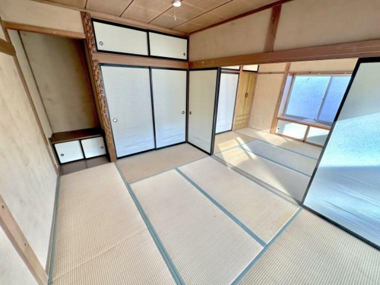 和室 隣接する部屋の戸を開ければとても広い空間となります。