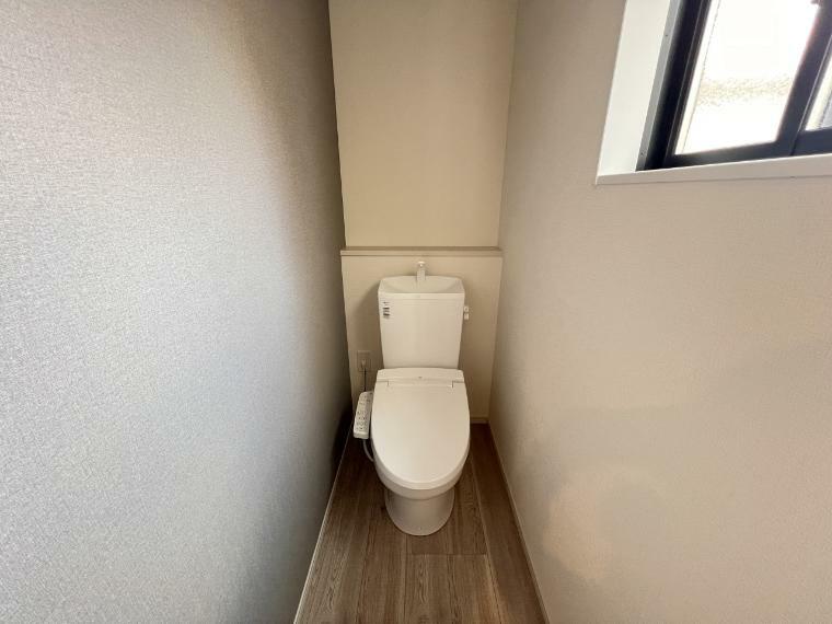 トイレ トイレは各階にご用意。ウォシュレット機能付き（1号棟）
