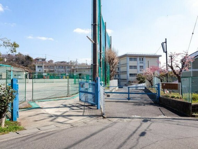 中学校 川崎市立長沢中学校　距離約900m