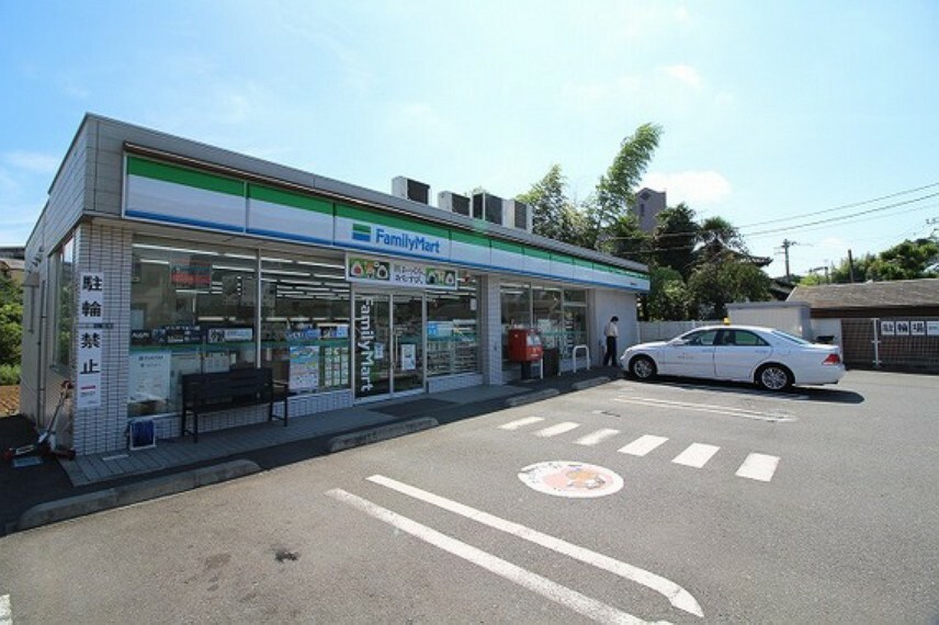 コンビニ ファミリーマート　川崎東百合丘店　距離約600m