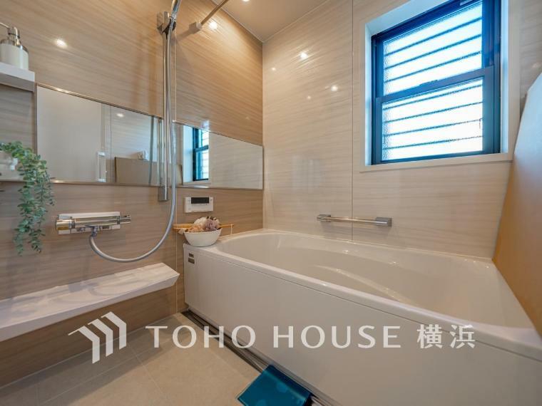 浴室 快適な使い心地とゆとりある空間が1日の疲れを解きほぐすバスルーム。