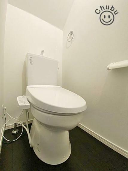 トイレ スタンダードな手洗いタンク一体型トイレ！温水洗浄暖房便座付き！