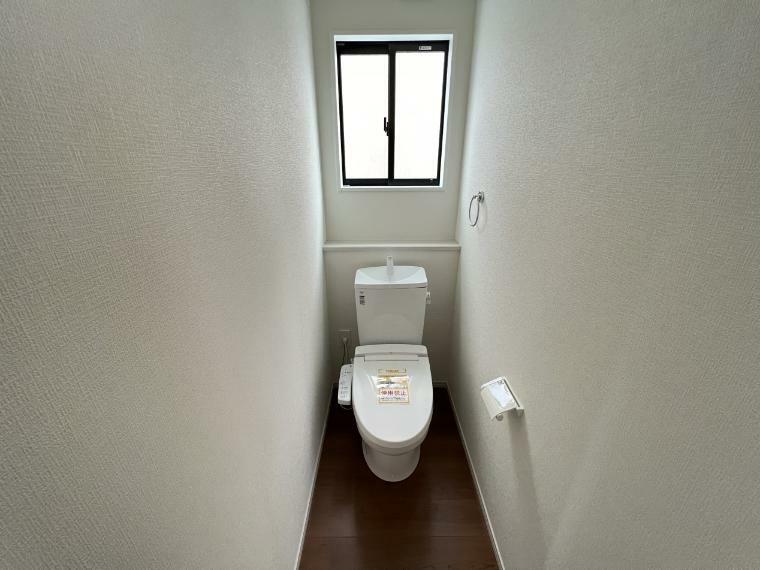 トイレ トイレは各階にご用意。ウォシュレット機能付き（1号棟）