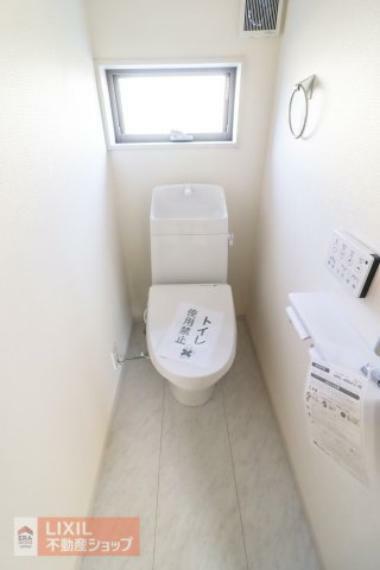 トイレ 【トイレ】現地完成写真。温水洗浄暖房便座付き。
