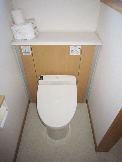 トイレ 【2階トイレ】清潔感のある白を基調としたトイレ