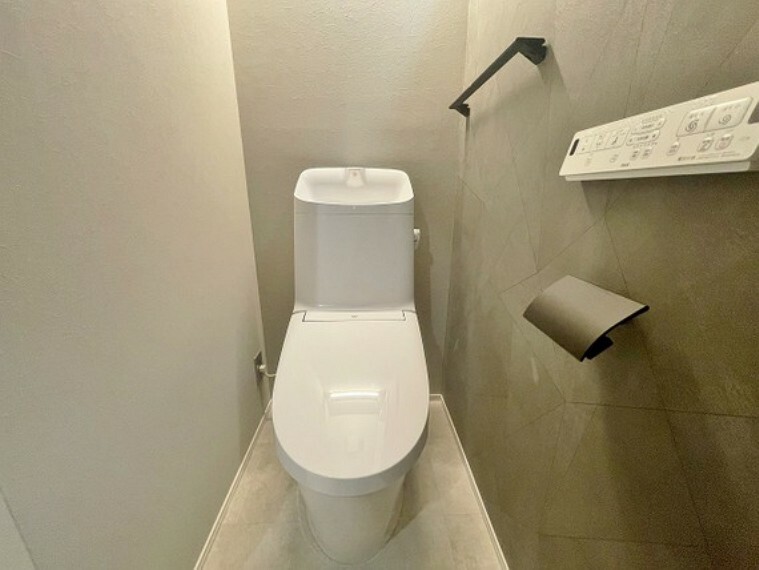 トイレ 白を基調とした清潔なトイレ
