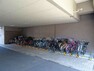 駐輪場 【駐輪場】江坂駅近辺にはスーパーなど商業施設も充実しており、かつ平坦な地勢の為、自転車での移動が便利です。