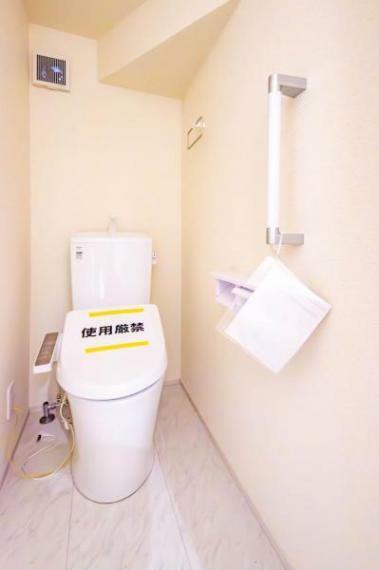 トイレ ■トイレ■　1階2階それぞれにウォシュレット付き温水洗浄便座を設置（11号棟）