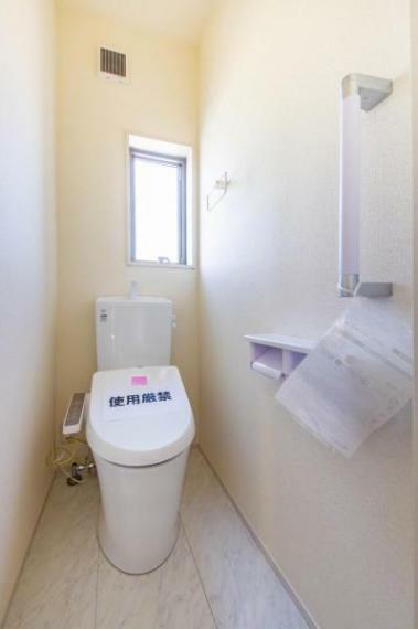 トイレ ■トイレ（2階）■　ウォシュレット付き温水洗浄便座（1号棟）