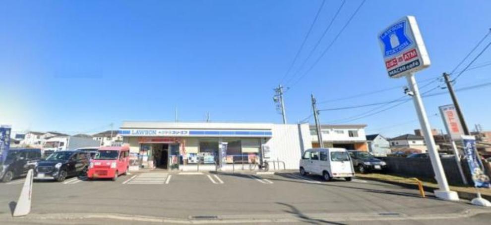 コンビニ 【ローソン・スリーエフ　愛川中津中央店】　駐車場も広く大きな車でも停めやすいです。品揃えも良く大変便利です。