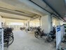 構造・工法・仕様 【敷地内駐輪場】マンションの建物内に確保されている駐輪場は台数も多く、雨や風からも愛車を守られるので、人気の設備になります。