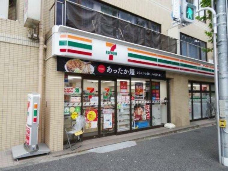 コンビニ 【コンビニエンスストア】セブンイレブン 文京関口1丁目店まで292m