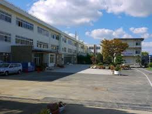 中学校 【中学校】川西町三宅町組合立式下中学校まで1606m