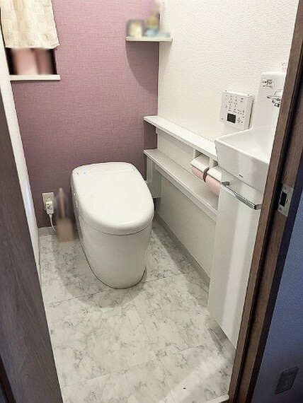 トイレ 【トイレ】温水洗浄機付で快適なレストルーム。便座を温める機能もついていて、居心地良くてトイレから出られなくなるかも！
